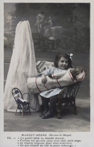 Bambina con una bambola da French Photographer